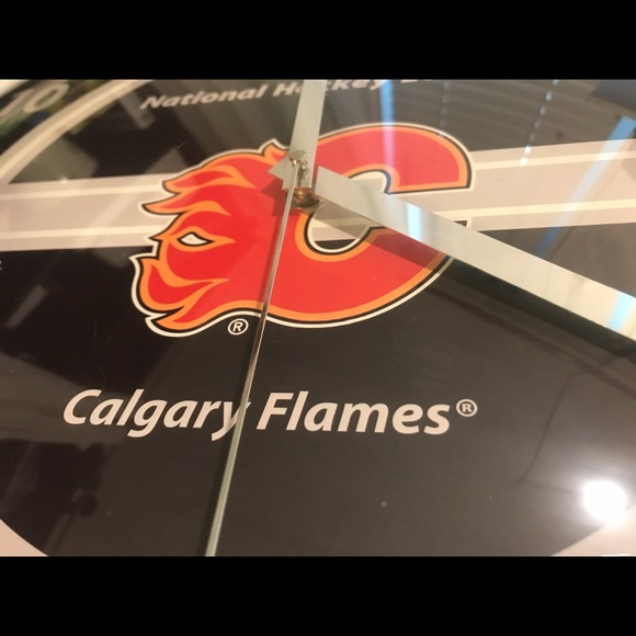 NHL Calgary Flames Clock 14 Inch Diameter Logo - Picture 2 of 4
